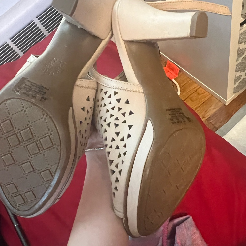 Brand new. Never worn. Size 8 tan naturalized sandal.